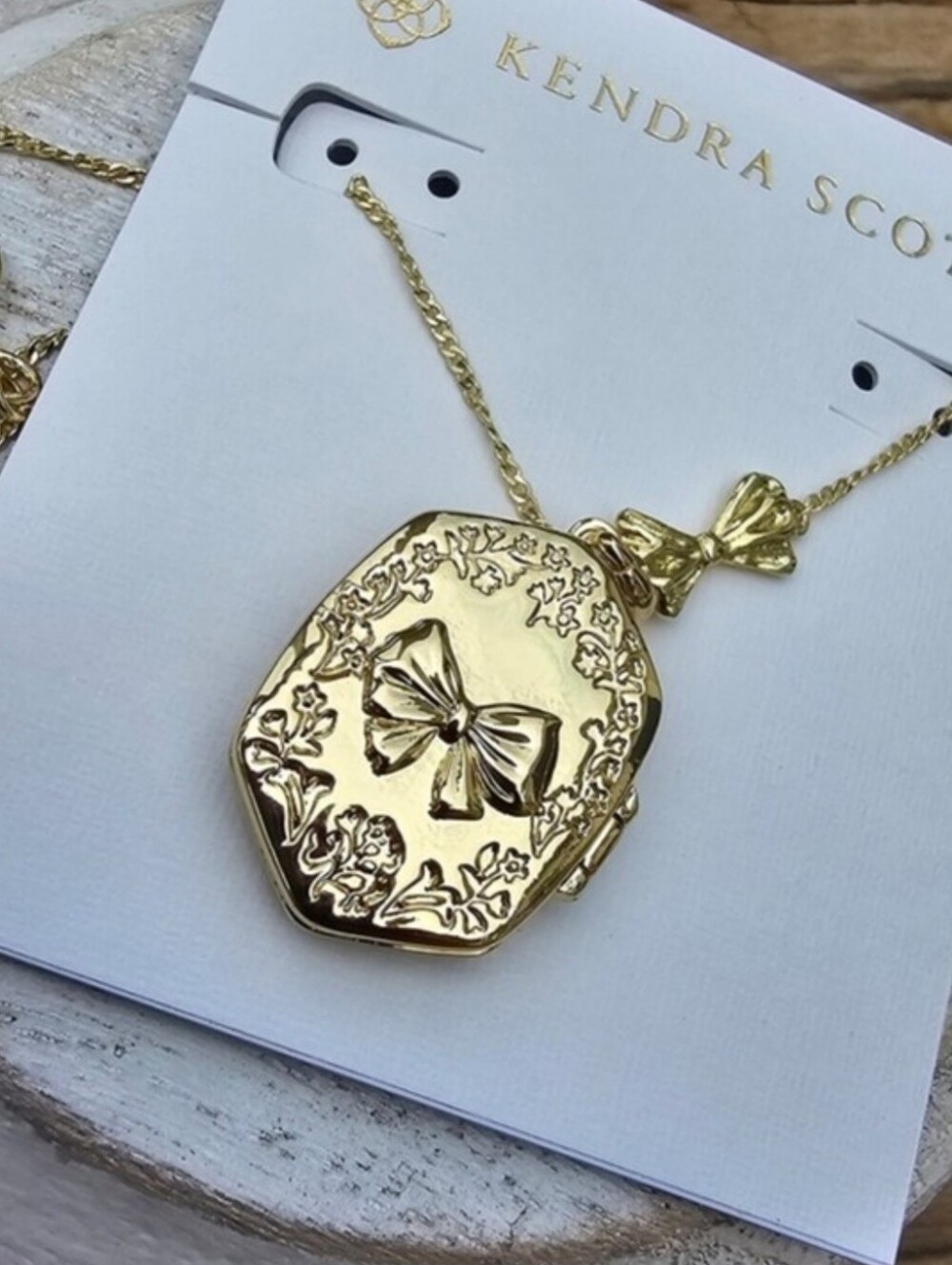 Kendra Scott x LoveShackFancy Daphne Locket Necklace - Picture 3 of 4